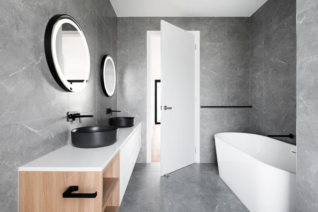 transformez votre salle de bain en un véritable oasis de détente avec des conseils de décoration, des astuces de rangement et des idées de bien-être. découvrez comment créer un espace zen et accueillant, propice à la relaxation et à la sérénité.